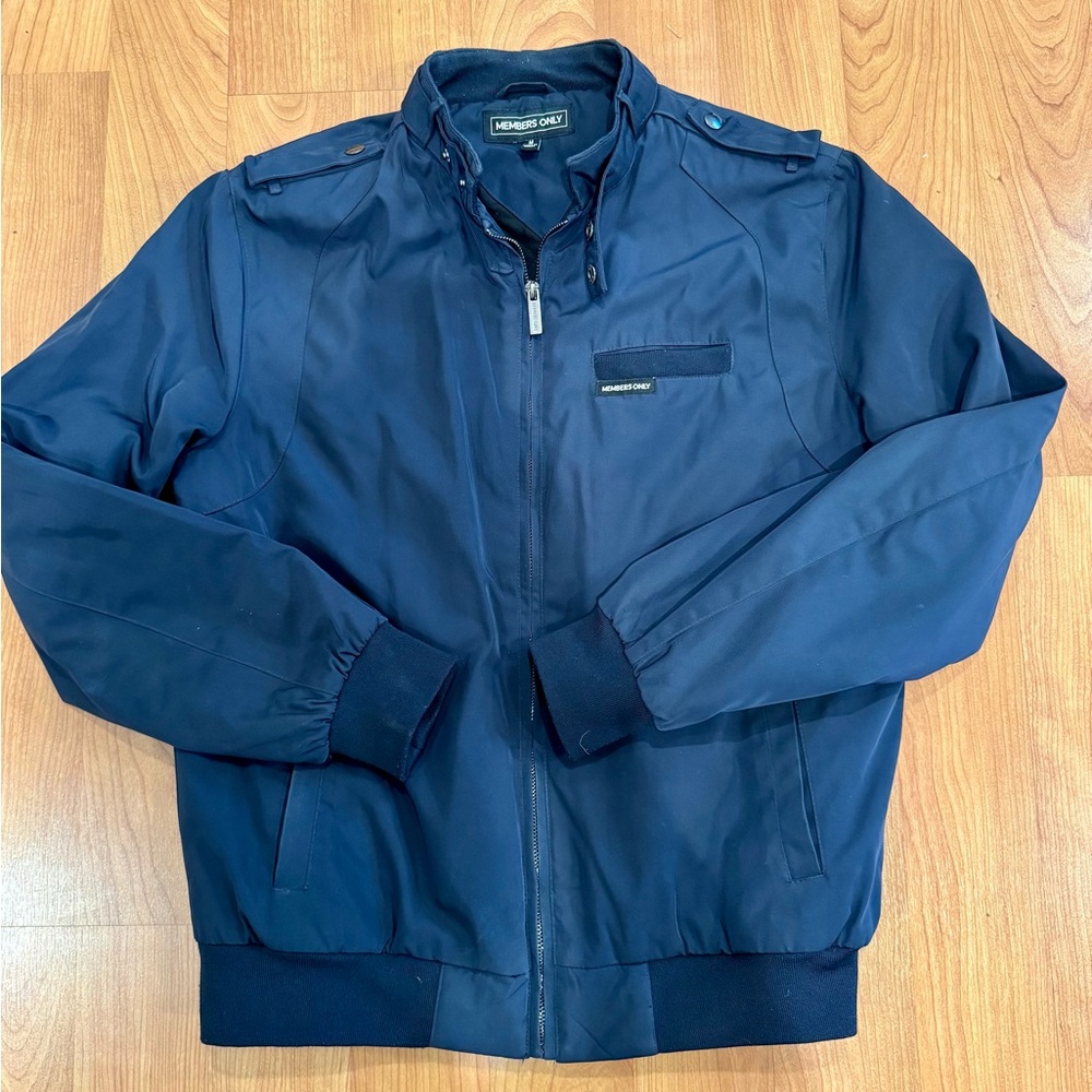 Men’s Members Only insulated bomber jacket. Size M